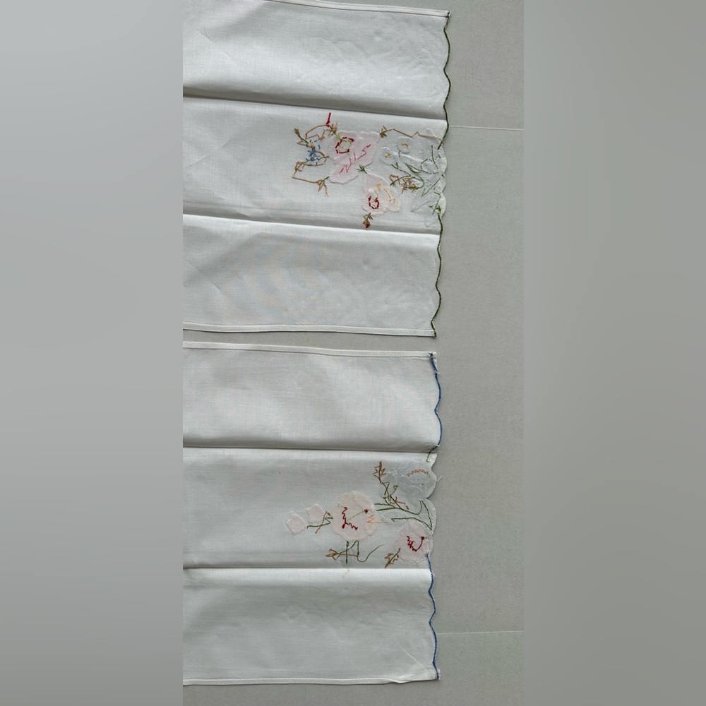 Set of Vintage Floral Embroidered White Napkins - Picture 11 of 13